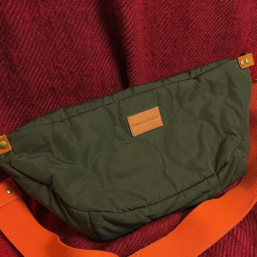Parker Thatch Quilted Cross Your Heart Sling Bag Olive Nylon Rare - Picture 4 of 16
